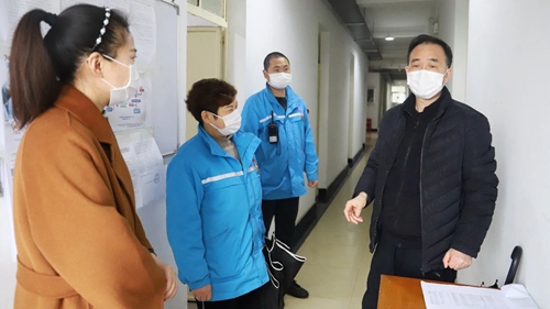 周金平到楚星公司檢查疫情防控工作(圖1) 周金平到楚星公司檢查疫情防控工作(圖1)