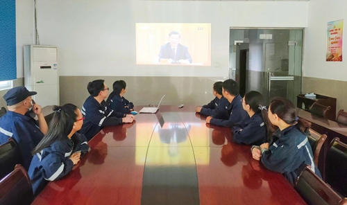 向抗疫英雄致敬!宜化集團組織收看全國抗擊新冠肺炎疫情表彰大會(圖7) 向抗疫英雄致敬!宜化集團組織收看全國抗擊新冠肺炎疫情表彰大會(圖7)