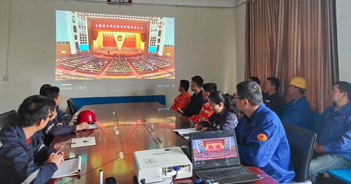 向抗疫英雄致敬!宜化集團組織收看全國抗擊新冠肺炎疫情表彰大會(圖9) 向抗疫英雄致敬!宜化集團組織收看全國抗擊新冠肺炎疫情表彰大會(圖9)