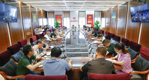 集團召開工作會強調:堅持“穩”字當頭 抓好節前工作(圖1) 集團召開工作會強調:堅持“穩”字當頭 抓好節前工作(圖1)