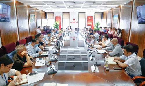 集團(tuán)行政辦公會(huì)強(qiáng)調(diào):堅(jiān)定信心 緊盯目標(biāo) 狠抓各項(xiàng)工作落實(shí)(圖1) 集團(tuán)行政辦公會(huì)強(qiáng)調(diào):堅(jiān)定信心 緊盯目標(biāo) 狠抓各項(xiàng)工作落實(shí)(圖1)