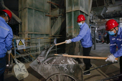 集團總部機關干部到股份公司勞動(圖5) 集團總部機關干部到股份公司勞動(圖5)