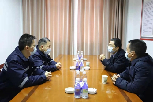 宜都市委副書記、市長(zhǎng)李澤剛到楚星公司慰問(wèn)市拔尖人才(圖2)