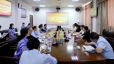 湖北省稅務(wù)局黨委委員、副局長(zhǎng)何小平一行到楚星公司現(xiàn)場(chǎng)調(diào)研(圖2)