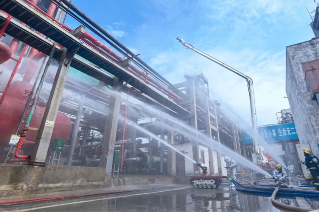 這場危化實戰應急演練在股份公司舉行(圖1) 這場危化實戰應急演練在股份公司舉行(圖1)