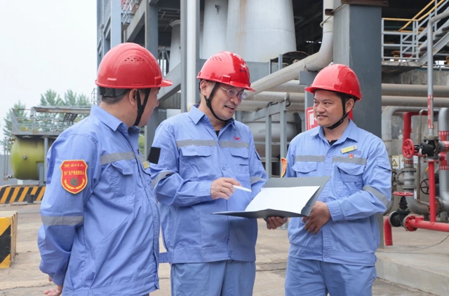 勞動模范舒晨:干一輩子就要鉆研一輩子(圖1) 勞動模范舒晨:干一輩子就要鉆研一輩子(圖1)
