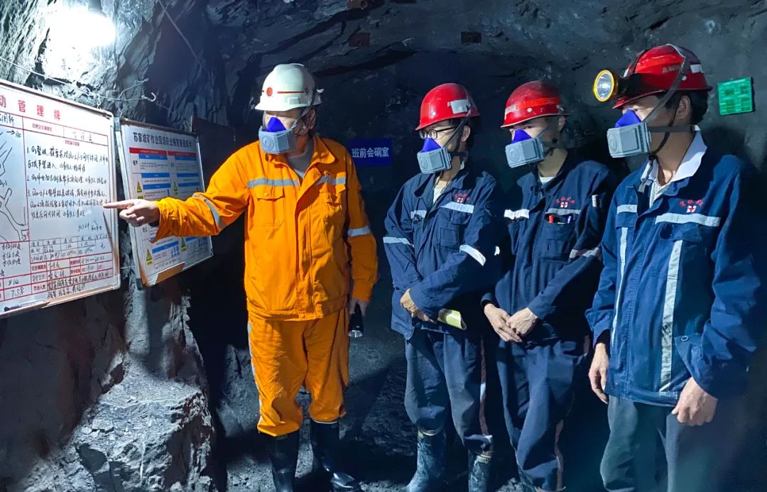 【宜化榜樣】勞動(dòng)模范譚波:扎根礦山三十載,初心不改獻(xiàn)青春(圖3) 圖片