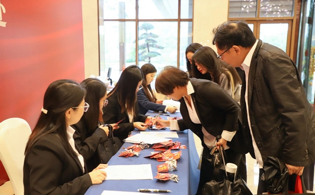 肩負重托共謀發展！集團七屆二次職代會代表報到并參觀田家河新項目(圖1)