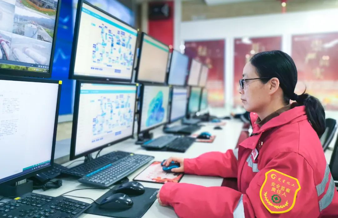 【三八特輯】楚星公司王芳:柔肩擔重任,為公司安全生產穩定貢獻巾幗力量(圖4) 【三八特輯】楚星公司王芳:柔肩擔重任,為公司安全生產穩定貢獻巾幗力量(圖4)