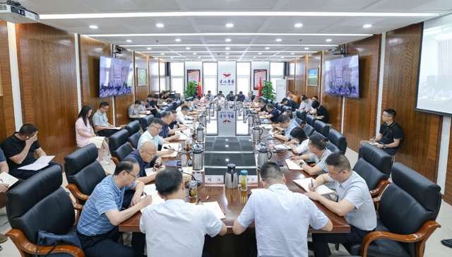 集團(tuán)黨委召開擴(kuò)大會(huì)議 傳達(dá)學(xué)習(xí)黨的二十屆三中全會(huì)精神(圖1) 集團(tuán)黨委召開擴(kuò)大會(huì)議 傳達(dá)學(xué)習(xí)黨的二十屆三中全會(huì)精神(圖1)