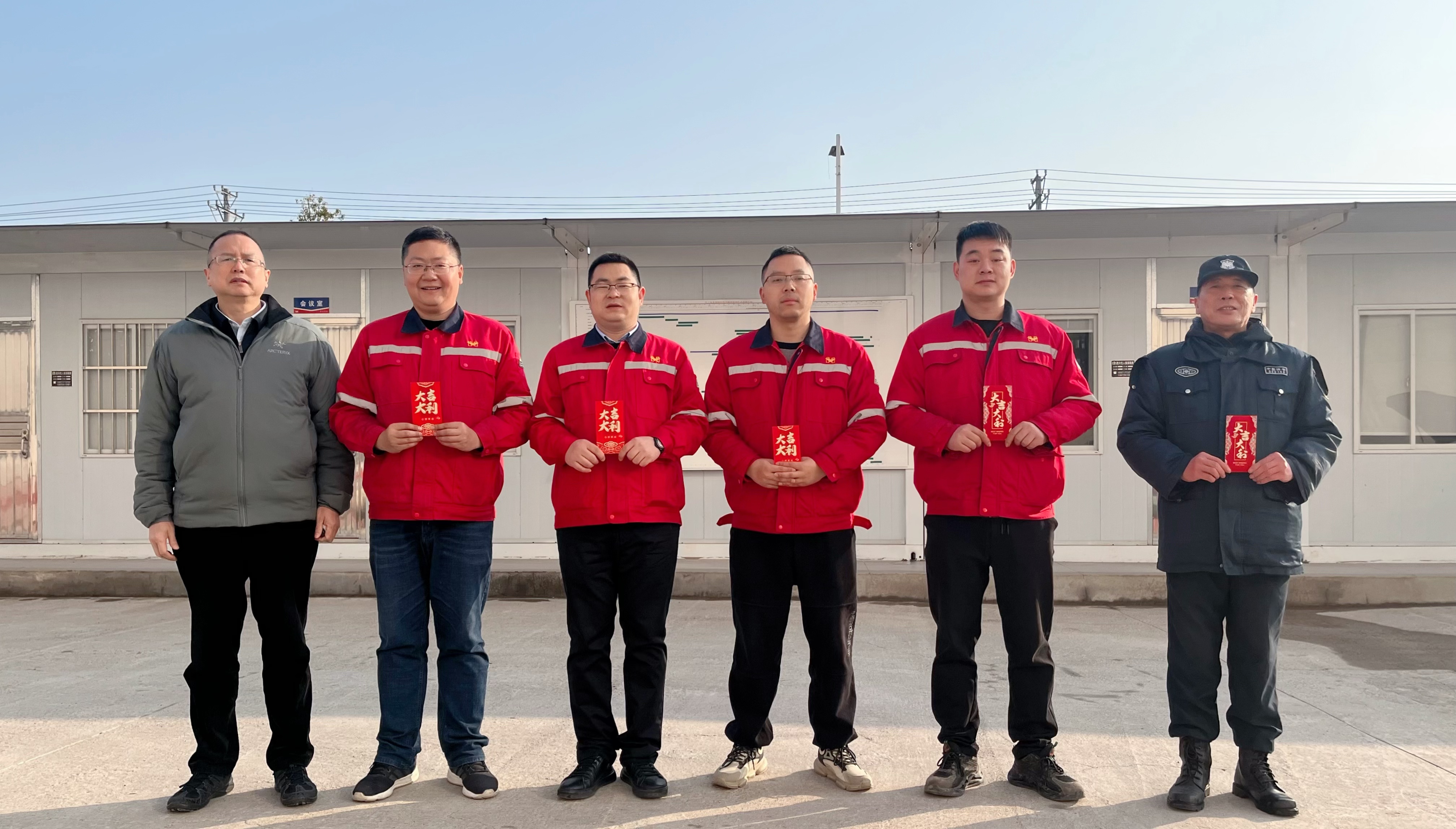 化機公司黨委書記、董事長、總經理楊中澤到項目現場走訪慰問(圖2) 化機公司黨委書記、董事長、總經理楊中澤到項目現場走訪慰問(圖2)