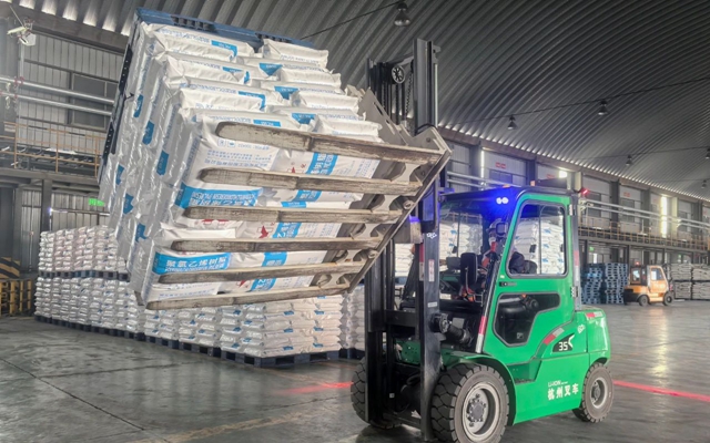 以賽促學(xué)展風(fēng)采！青海宜化開(kāi)展叉車(chē)技能比武(圖1)