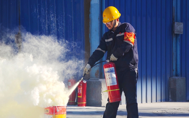 以練促防！內(nèi)蒙古宜化開展消防技能比武活動(圖1)