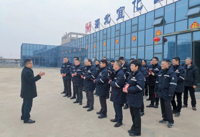 大年初一，王大真到田家河新項(xiàng)目和分子公司走訪慰問